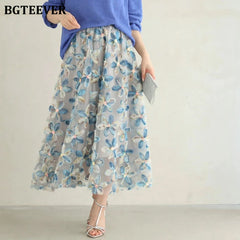 A-line mid-length floral embroidery skirt in loose fit