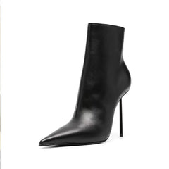 Pointed toe short boot with stiletto heel and side zipper in black
