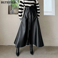 A-line split skirt in PU leather with high waist and loose fit