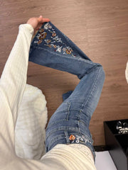 High waist slightly flared jeans with flower embroidery