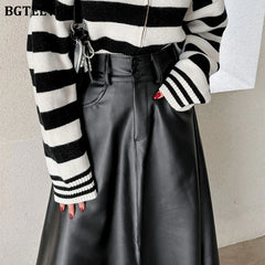 A-line split skirt in PU leather with high waist and loose fit