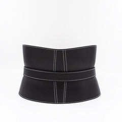 Wide waist belt in top-stitched leather with pin buckle in black