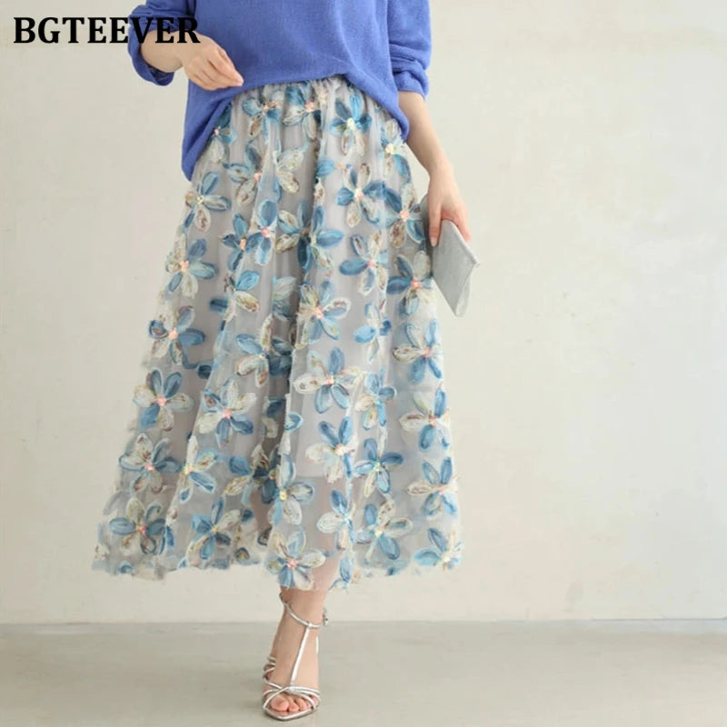 A-line mid-length floral embroidery skirt in loose fit