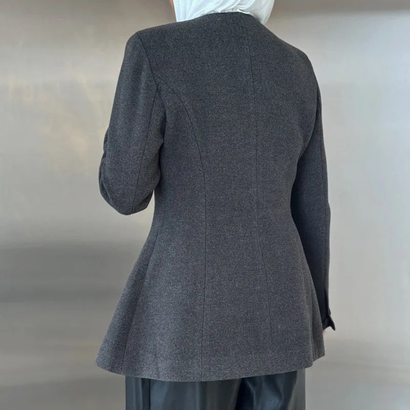 Gray tailored slim blazer with pockets and long sleeve