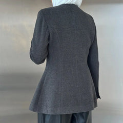 Gray tailored slim blazer with pockets and long sleeve