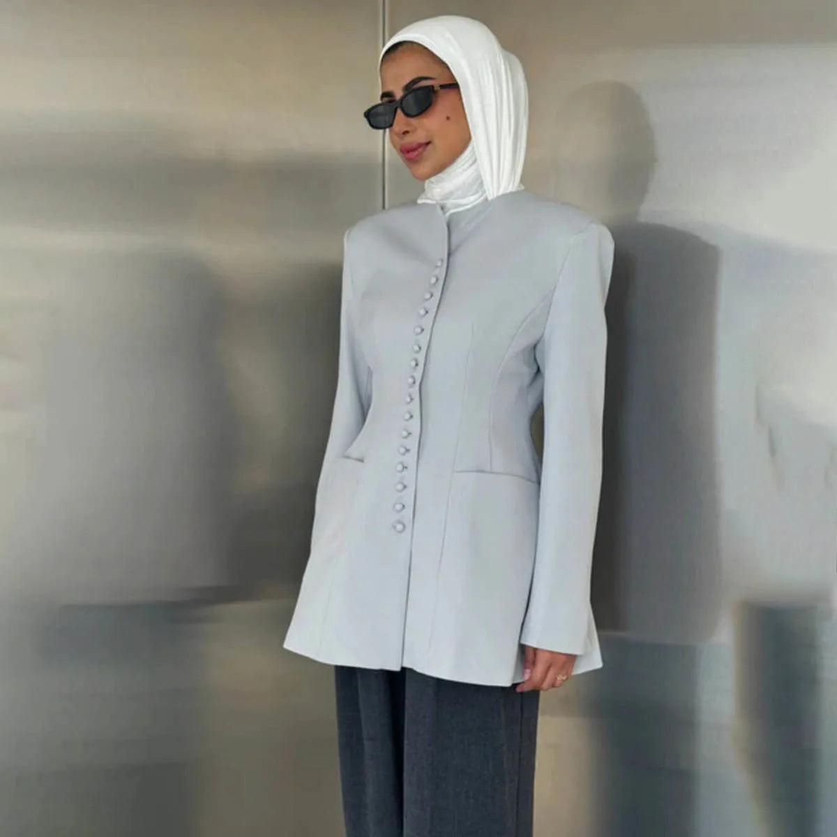 Round neck single-button waist-hugging solid blazer