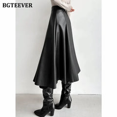 A-line loose skirt in faux leather with high waist