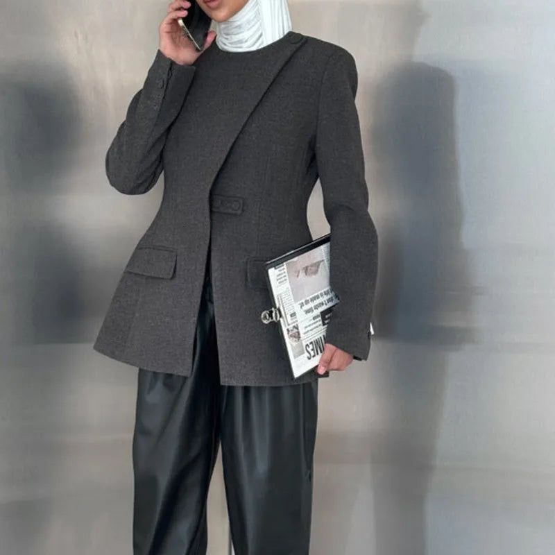 Gray tailored slim blazer with pockets and long sleeve