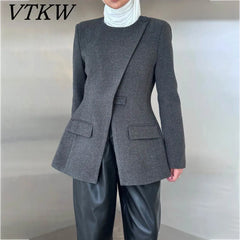 Gray tailored slim blazer with pockets and long sleeve