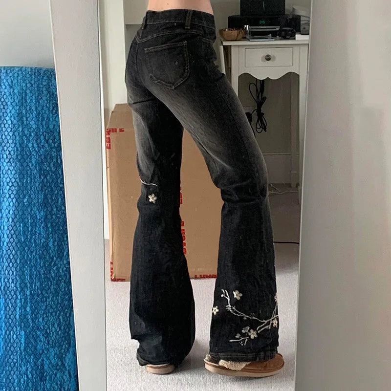 Low waist flared jeans with flower embroidery in slim fit