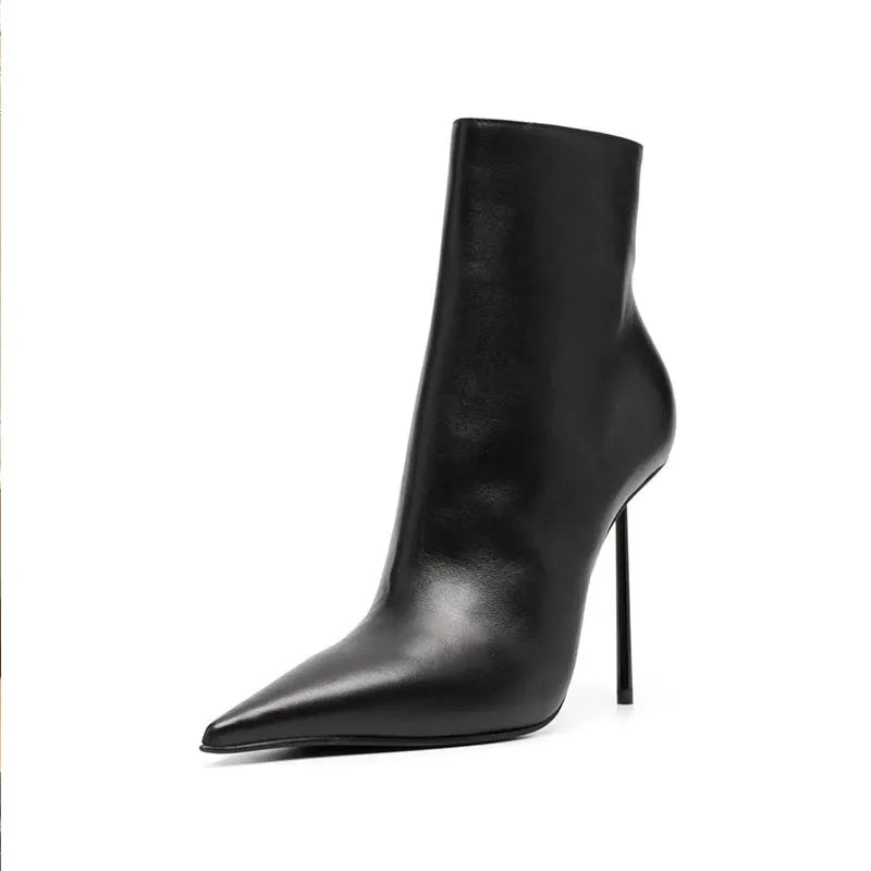 Pointed toe short boot with stiletto heel and side zipper in black