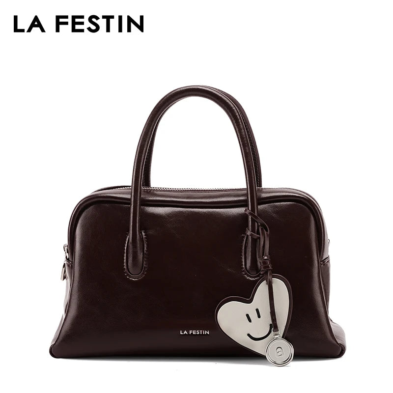 Structured tote in large capacity luxury style