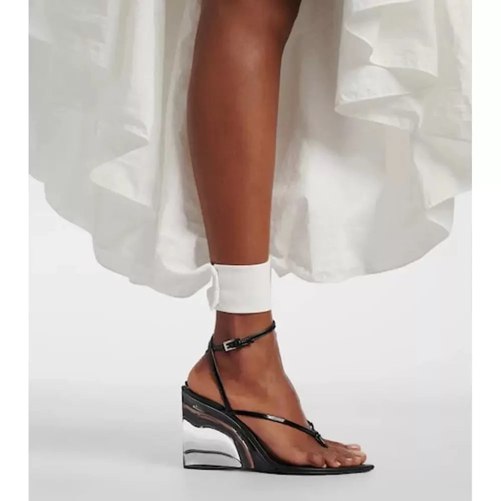 Pointed toe clip-toe sandal in transparent thick heel