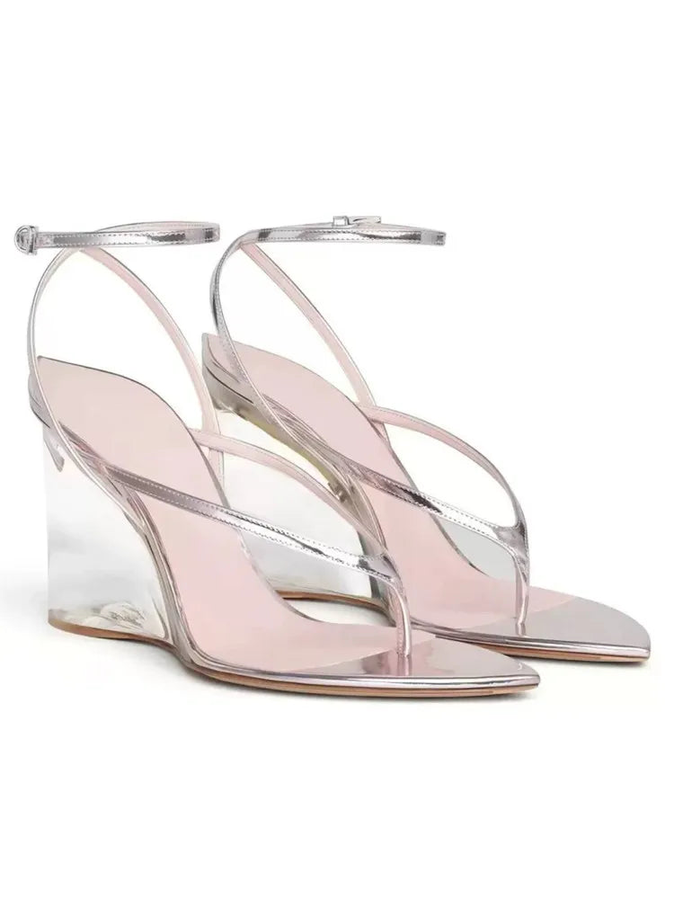 Pointed toe clip-toe sandal in transparent thick heel