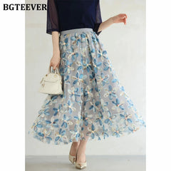 A-line mid-length floral embroidery skirt in loose fit