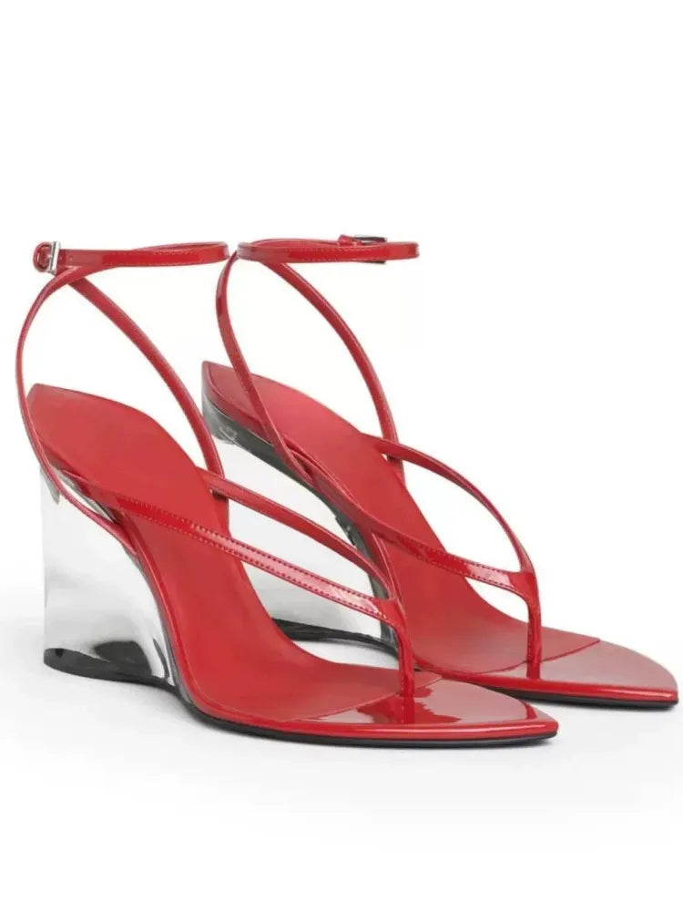Pointed toe clip-toe sandal in transparent thick heel