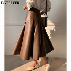 A-line loose skirt in faux leather with high waist
