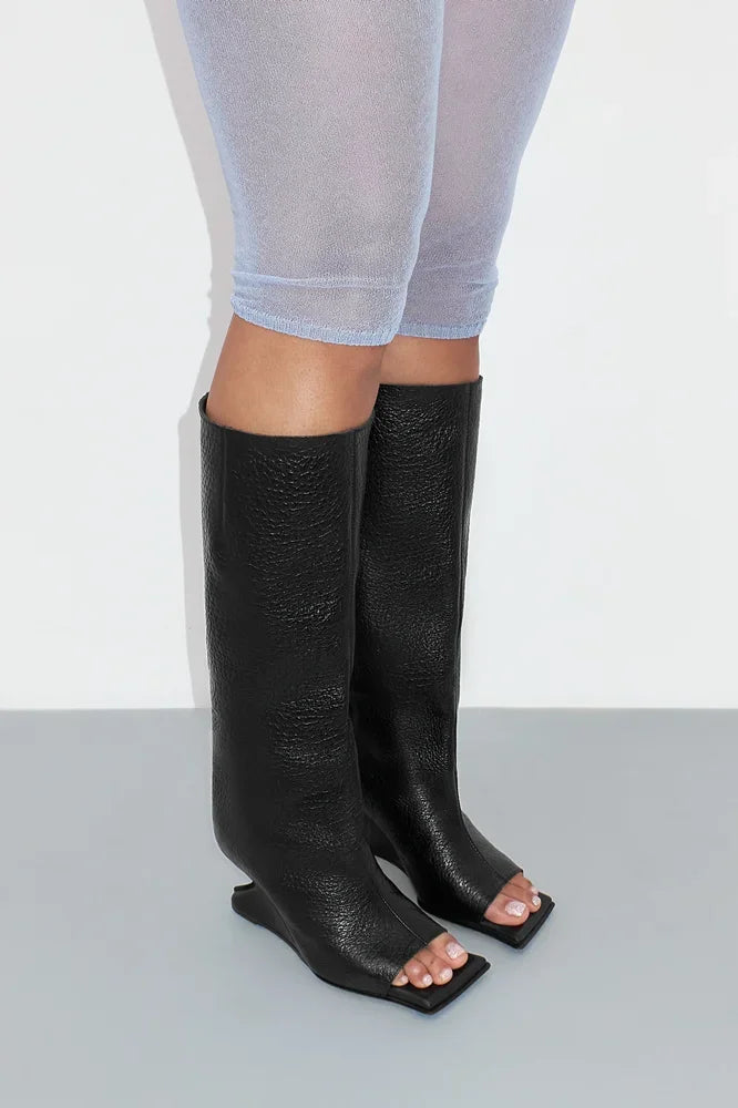 Square toe knee-high boot with high heel in stone pattern