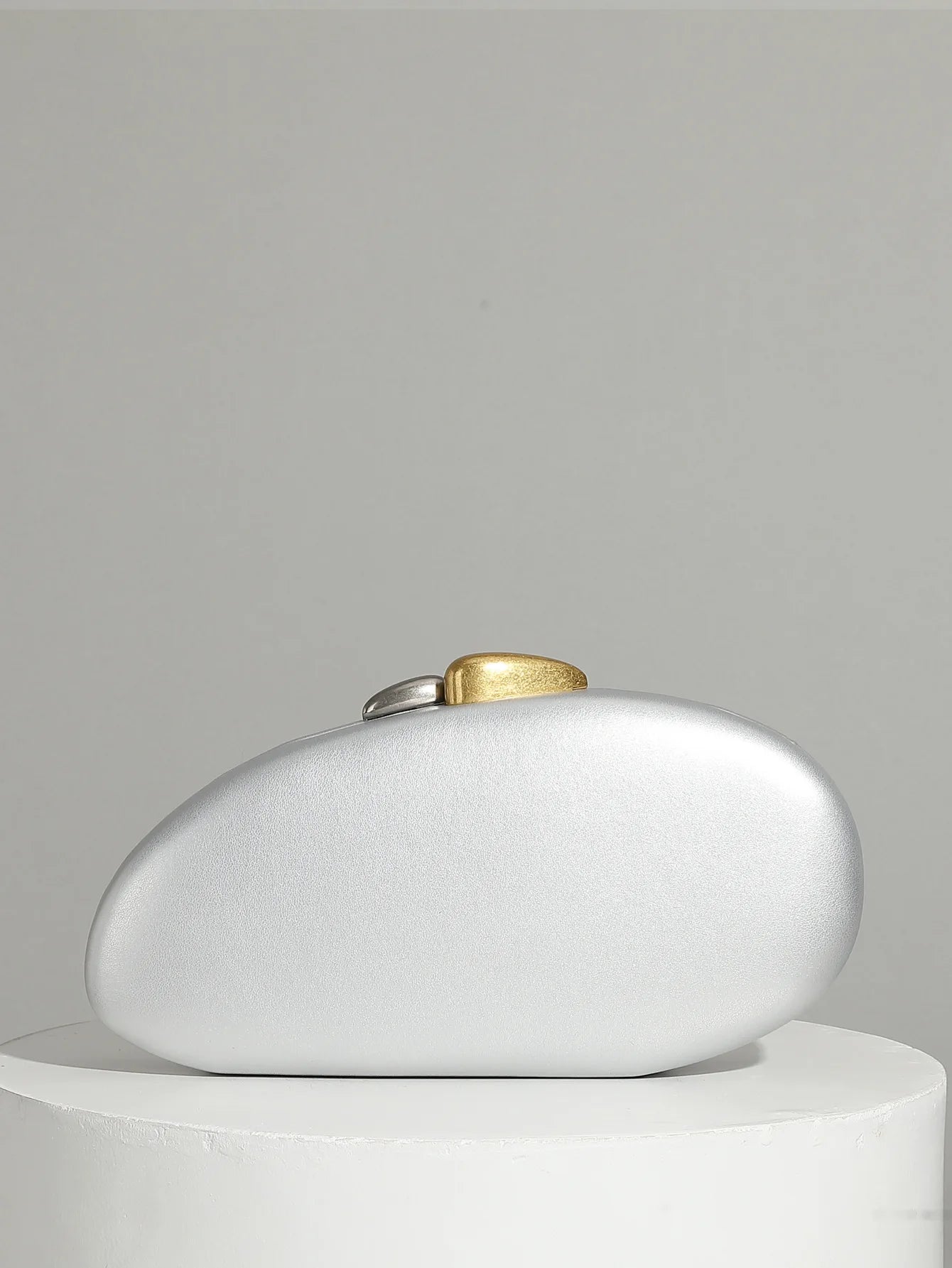 Shell lock chain bag in PU leather