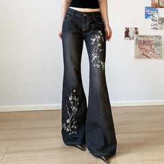 Low waist flared jeans with flower embroidery in slim fit