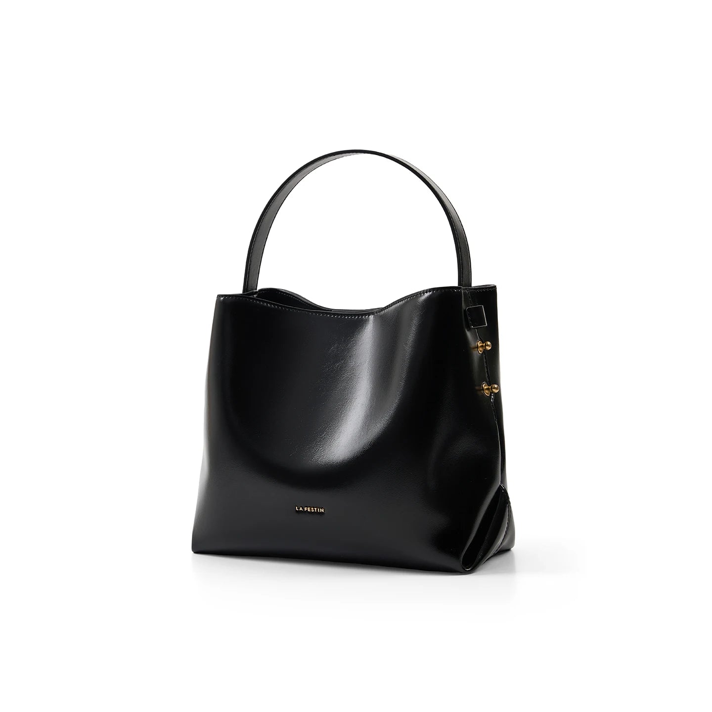 Bucket bag in high-end style
