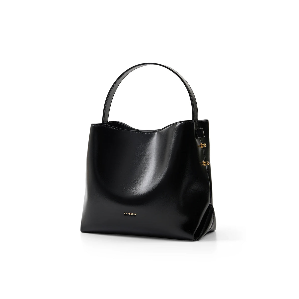 Bucket bag in high-end style