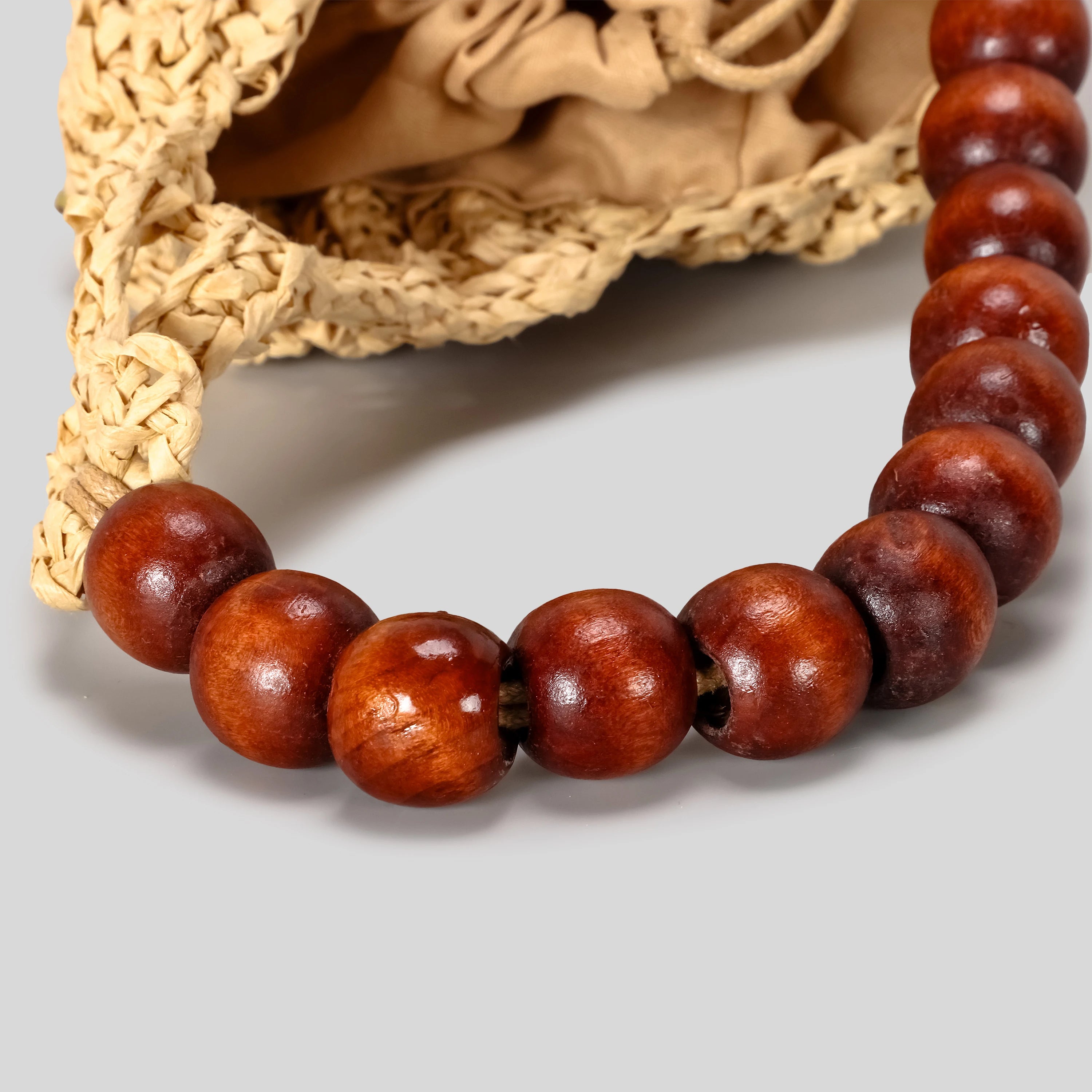 Conch shell woven straw bag with bead strap