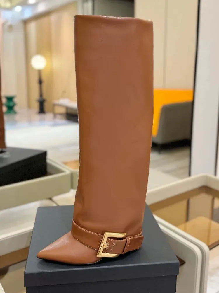 Pointed toe knee-high boot with thin high heel and belt buckle