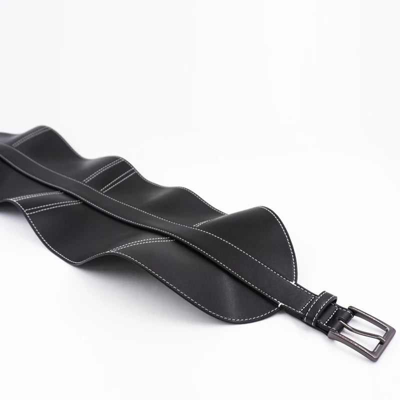 Wide waist belt in top-stitched leather with pin buckle in black