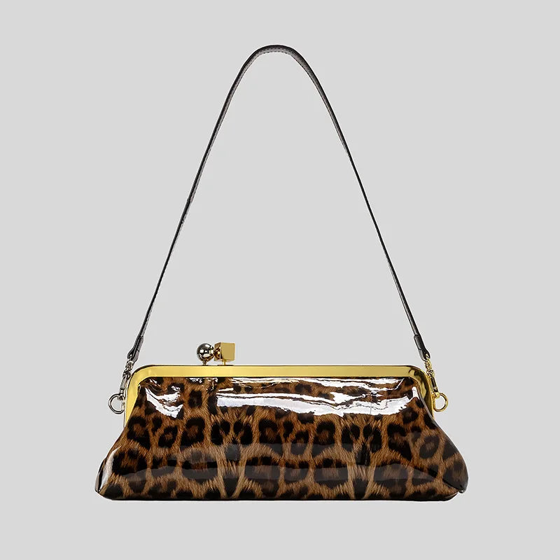 Long frame clutch with kiss lock closure