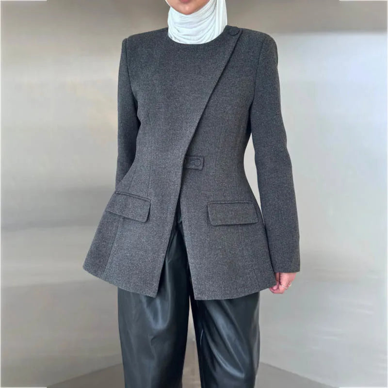 Gray tailored slim blazer with pockets and long sleeve