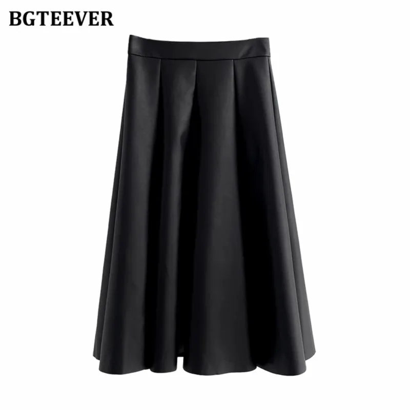 A-line loose skirt in faux leather with high waist