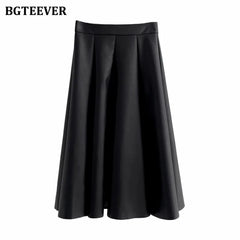 A-line loose skirt in faux leather with high waist