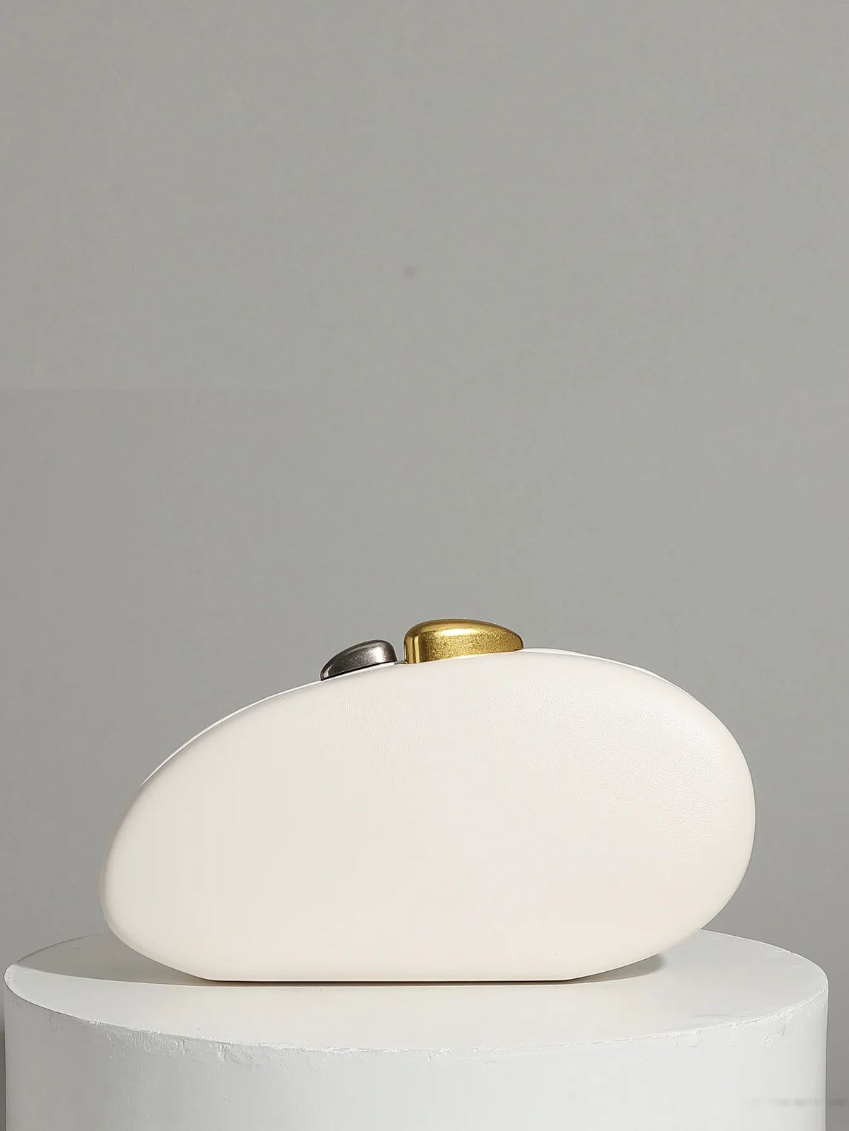 Shell lock chain bag in PU leather